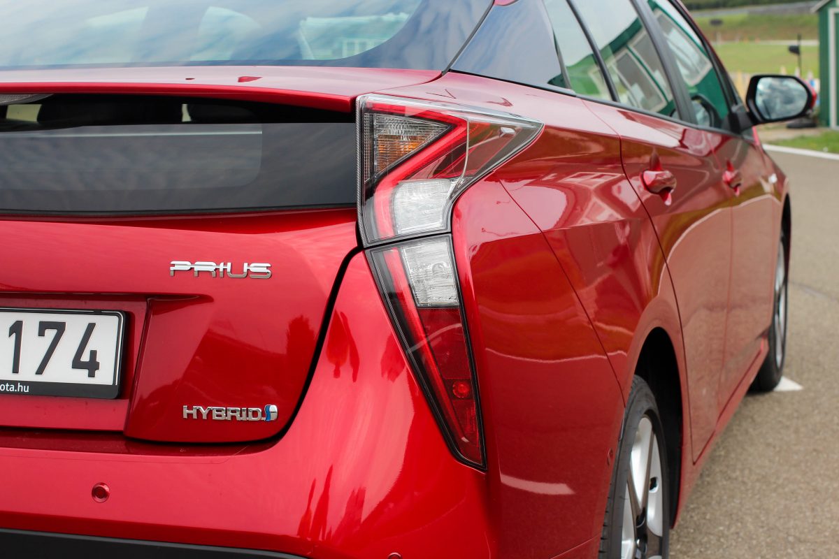 TOYOTA PRIUS