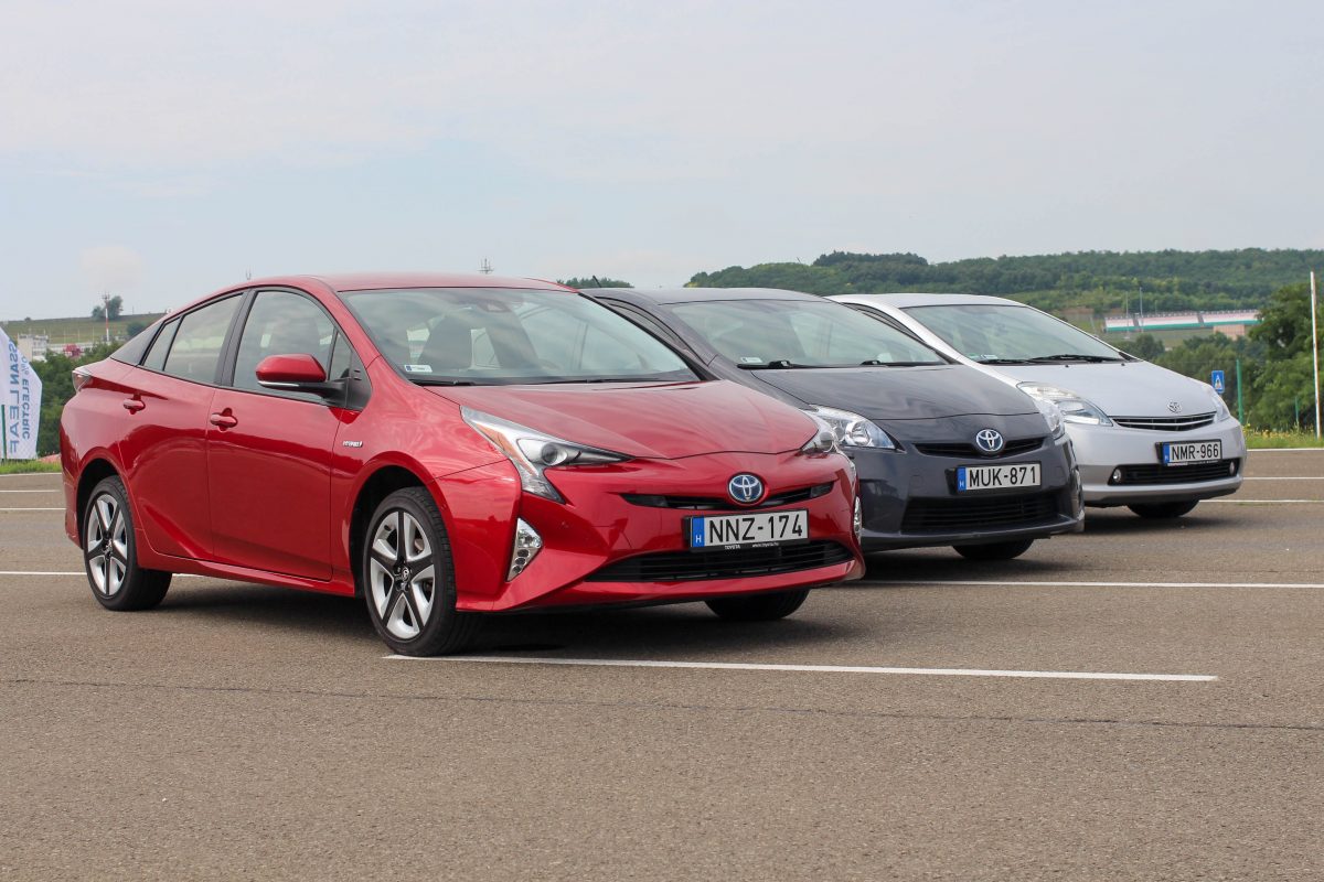TOYOTA PRIUS