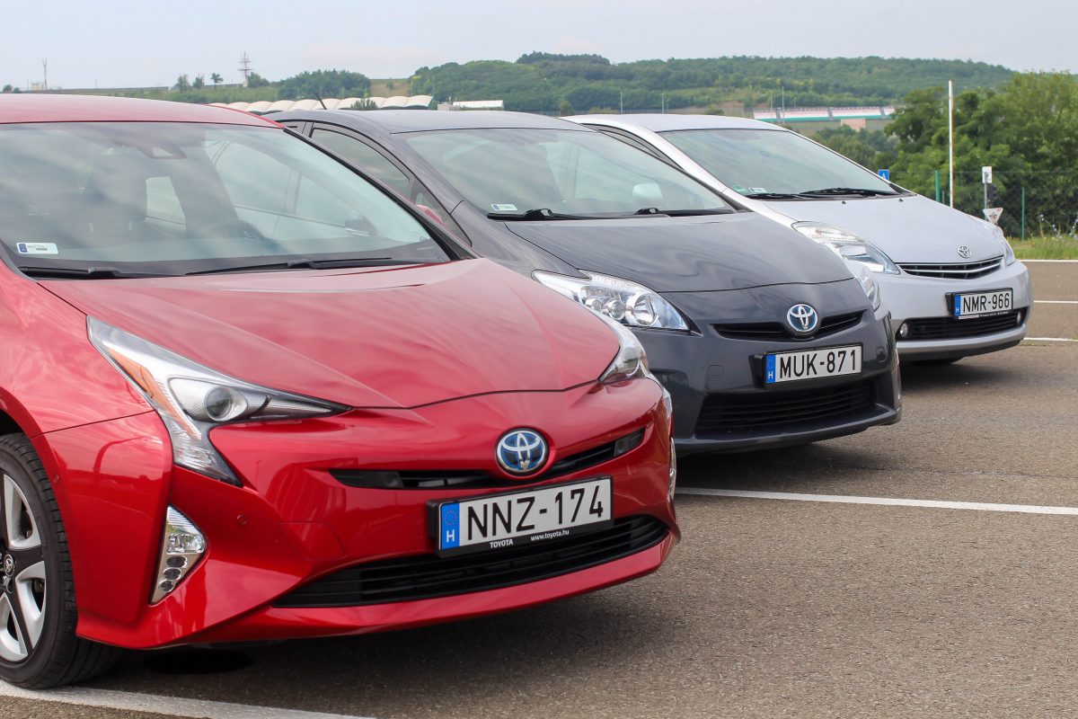TOYOTA PRIUS