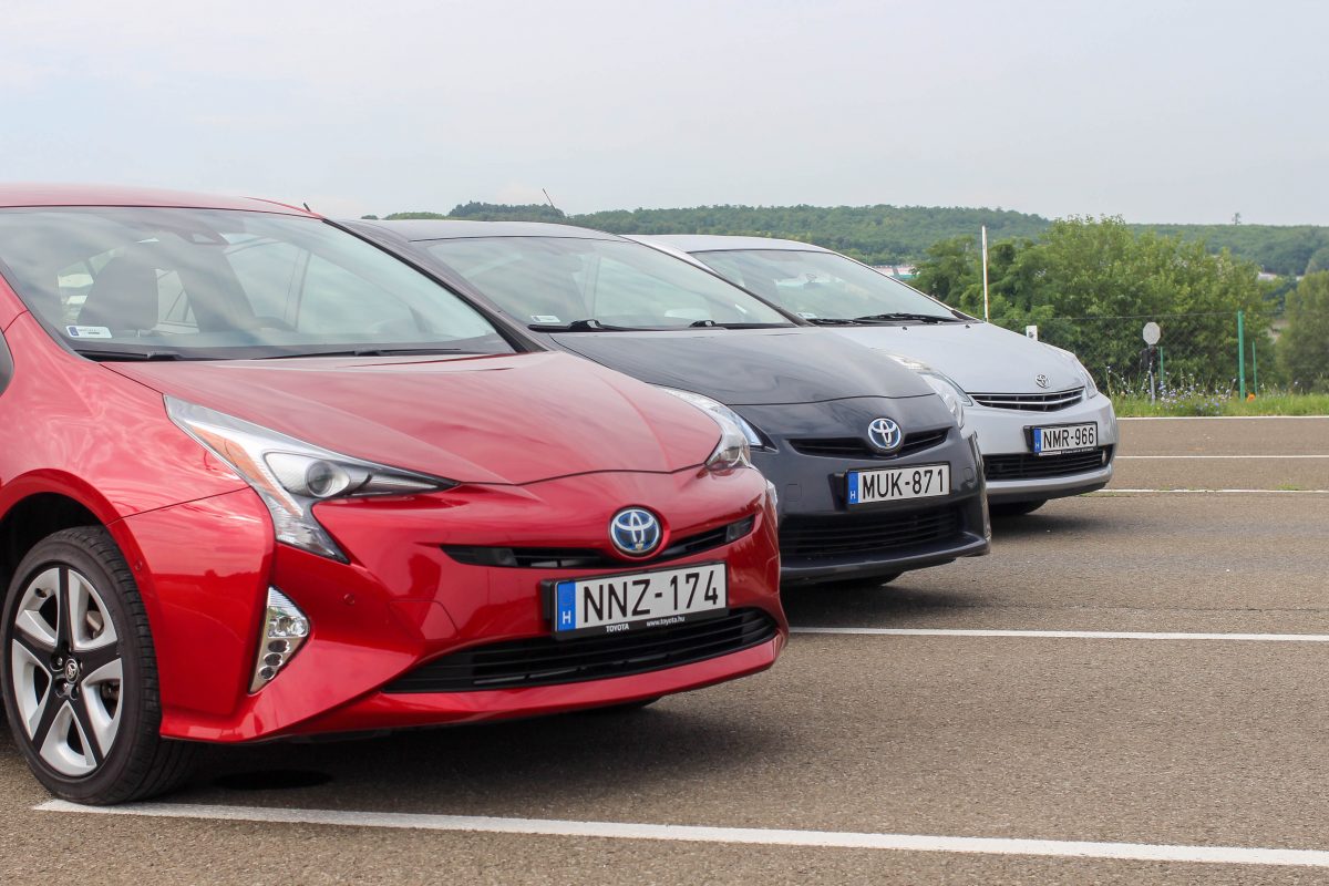 TOYOTA PRIUS
