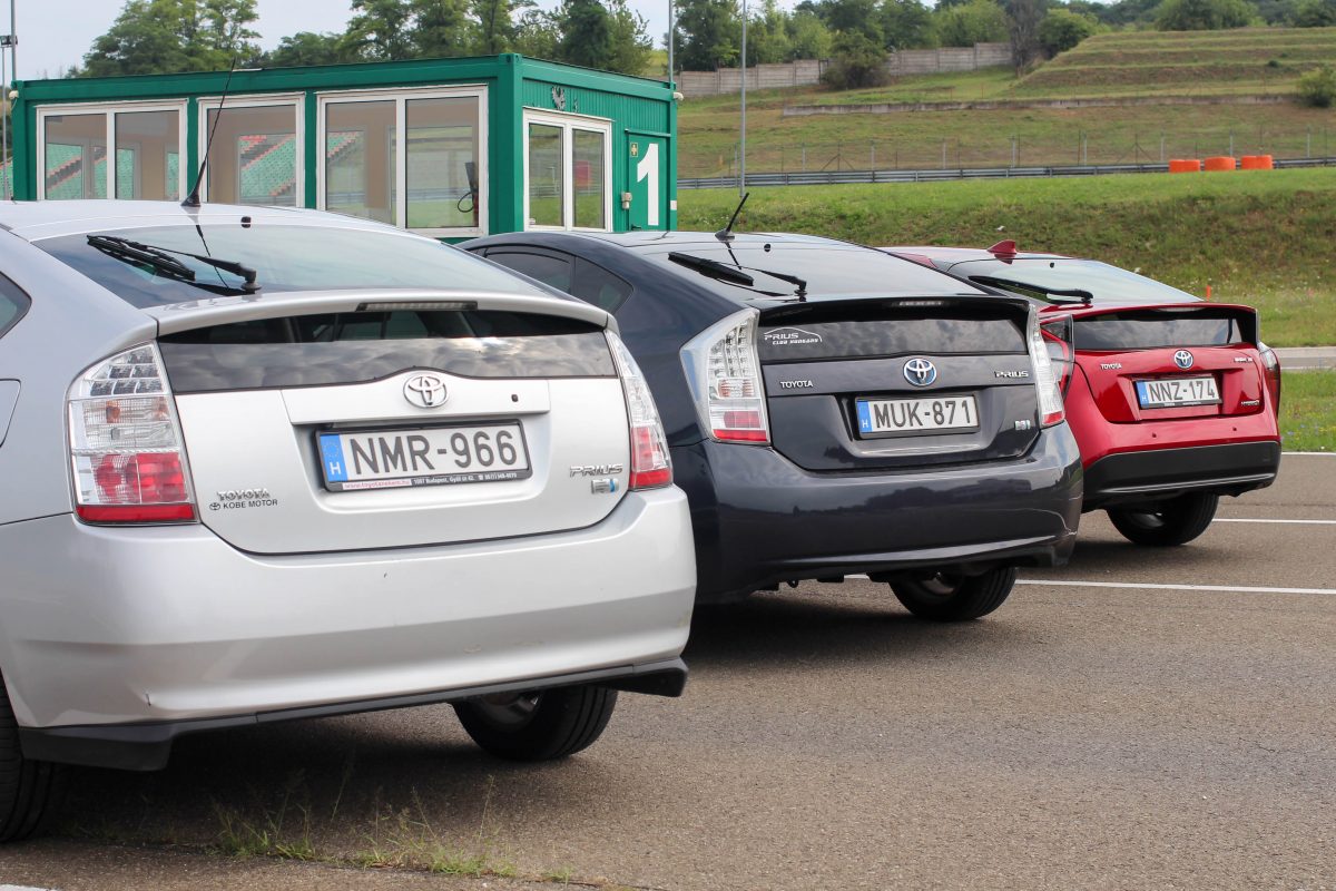 TOYOTA PRIUS