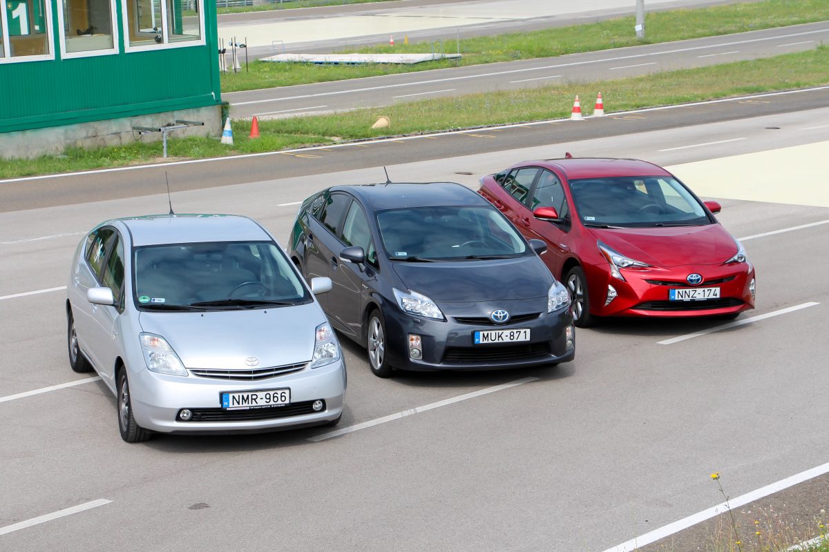TOYOTA PRIUS