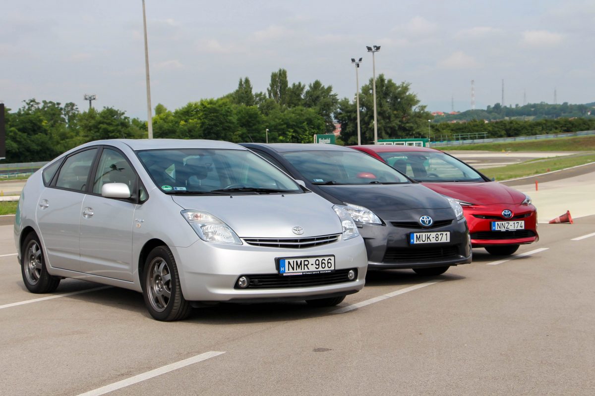 TOYOTA PRIUS