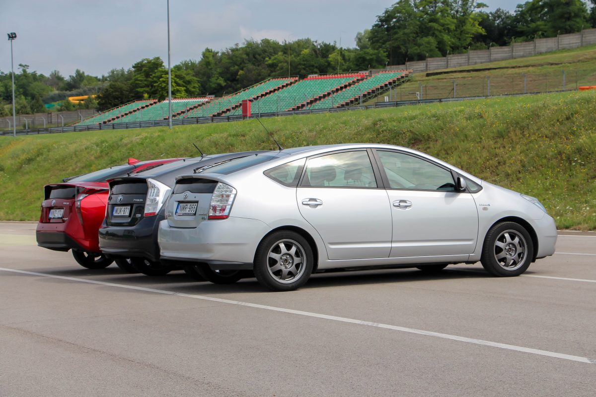 TOYOTA PRIUS