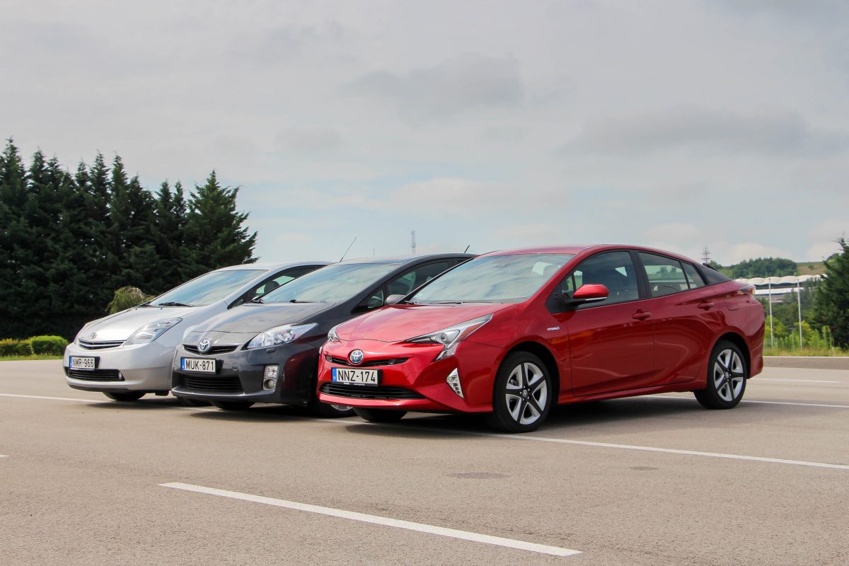 TOYOTA PRIUS