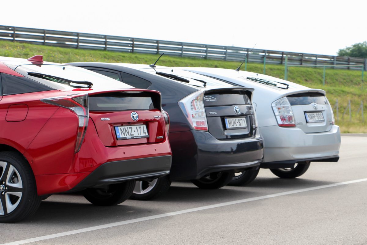 TOYOTA PRIUS
