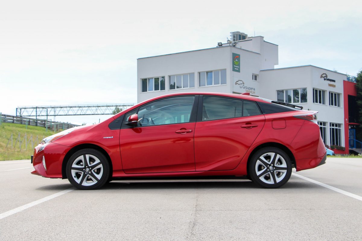 TOYOTA PRIUS