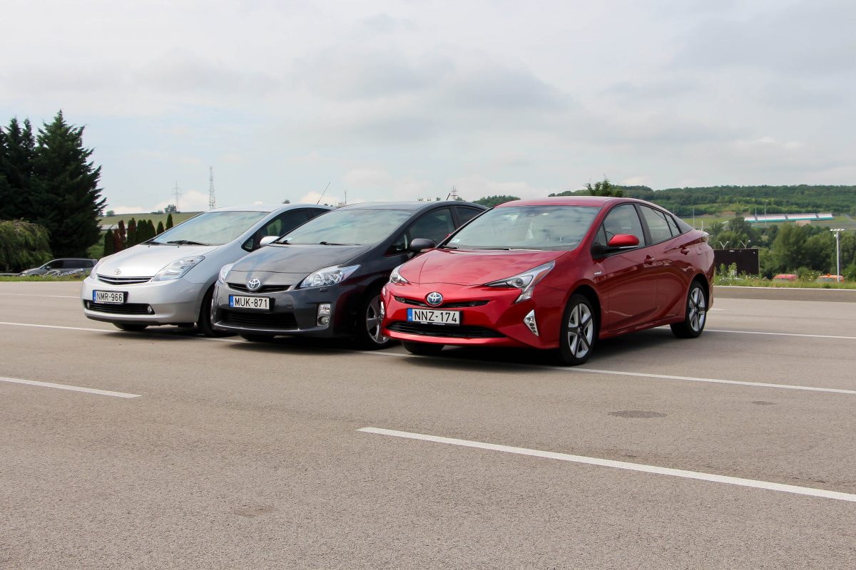 TOYOTA PRIUS