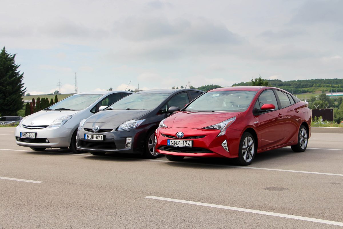 TOYOTA PRIUS