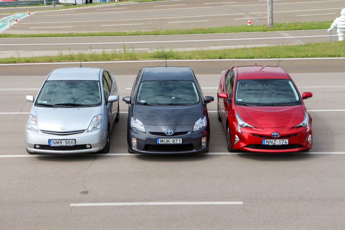 TOYOTA PRIUS