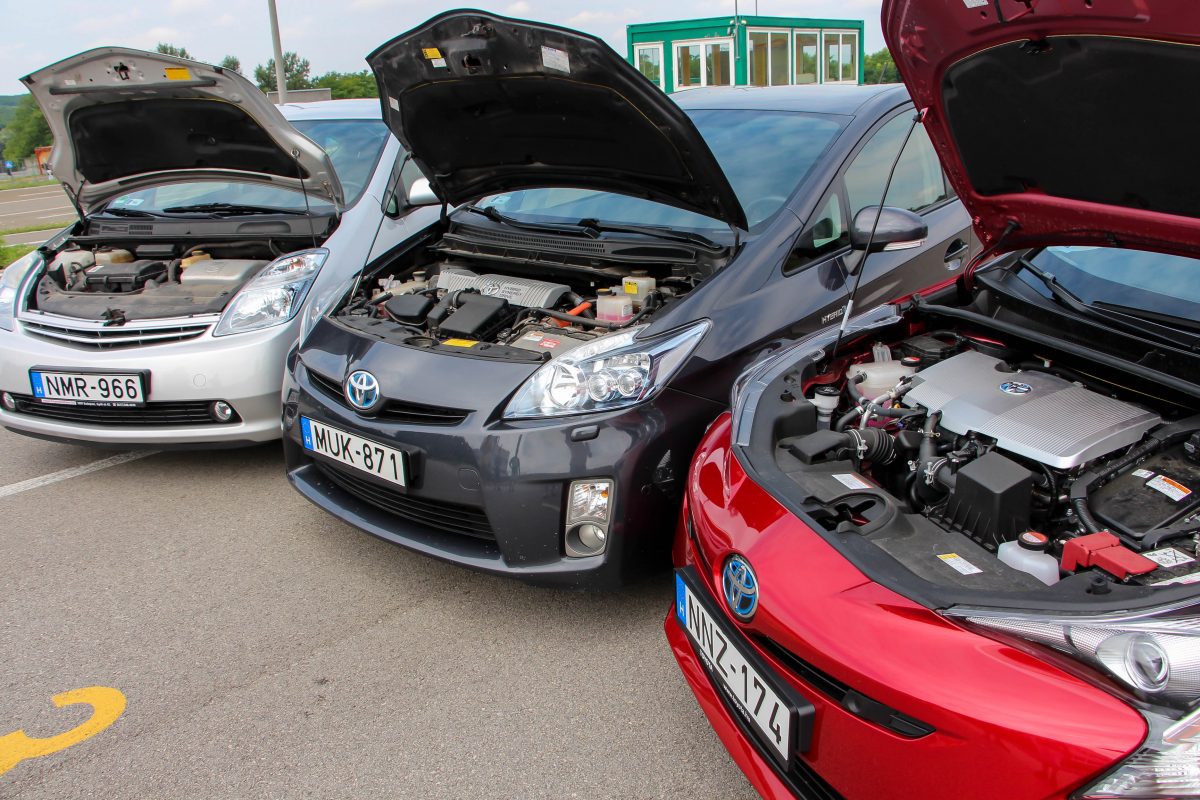 TOYOTA PRIUS