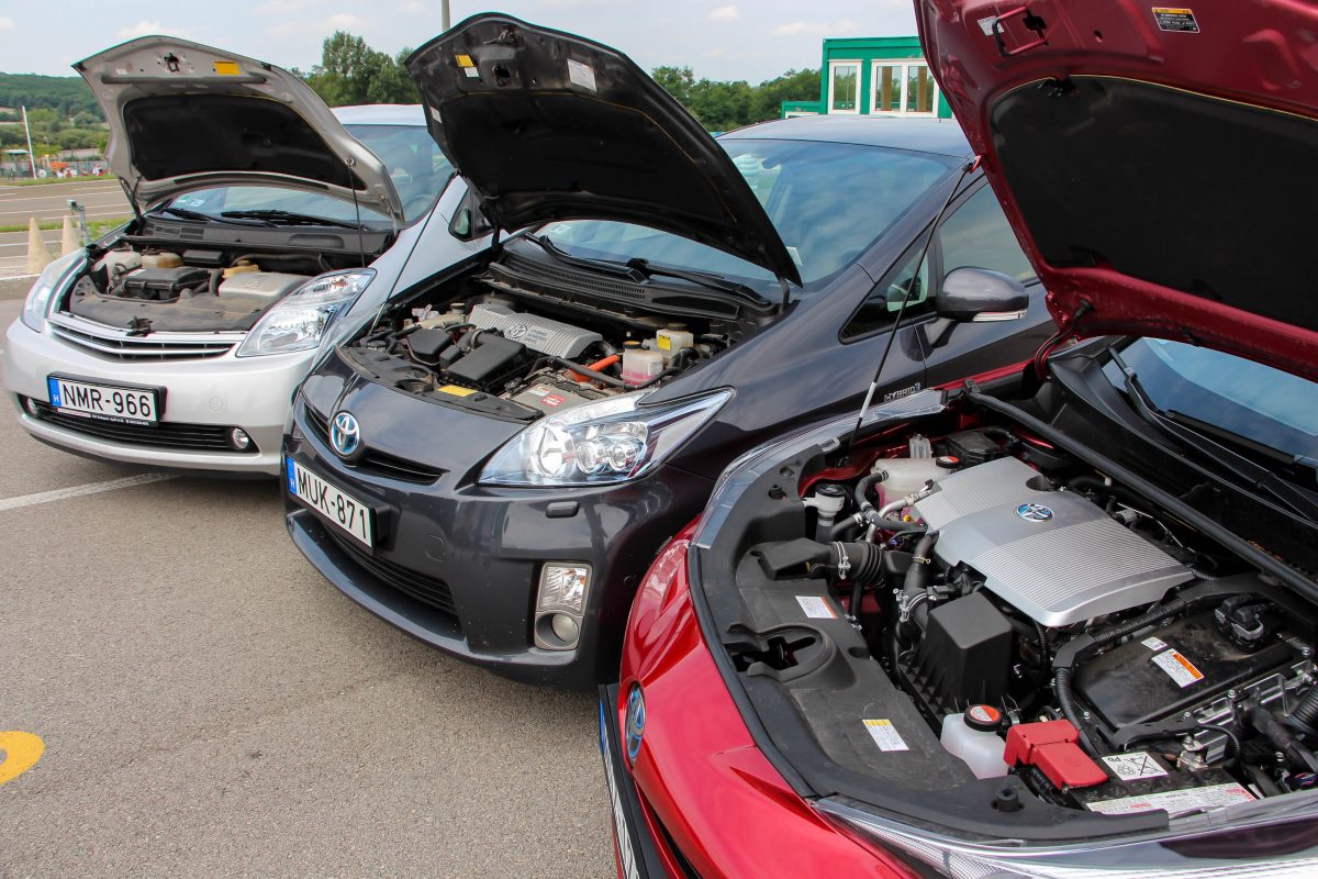 TOYOTA PRIUS