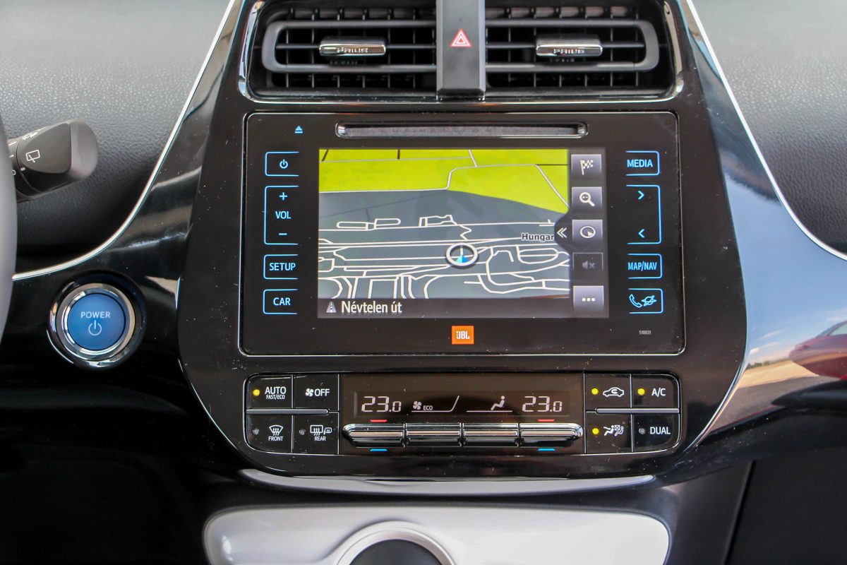 TOYOTA PRIUS