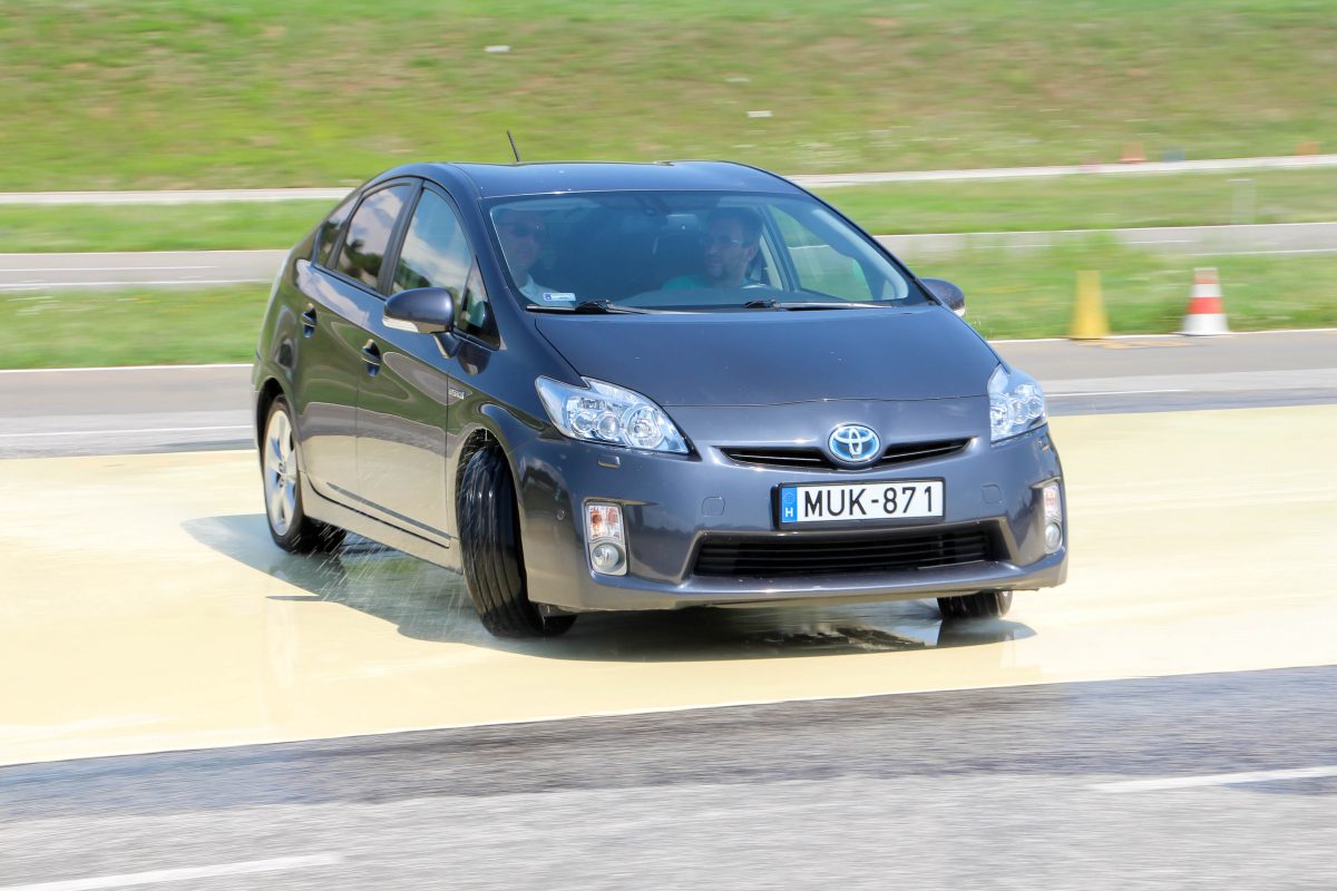 TOYOTA PRIUS