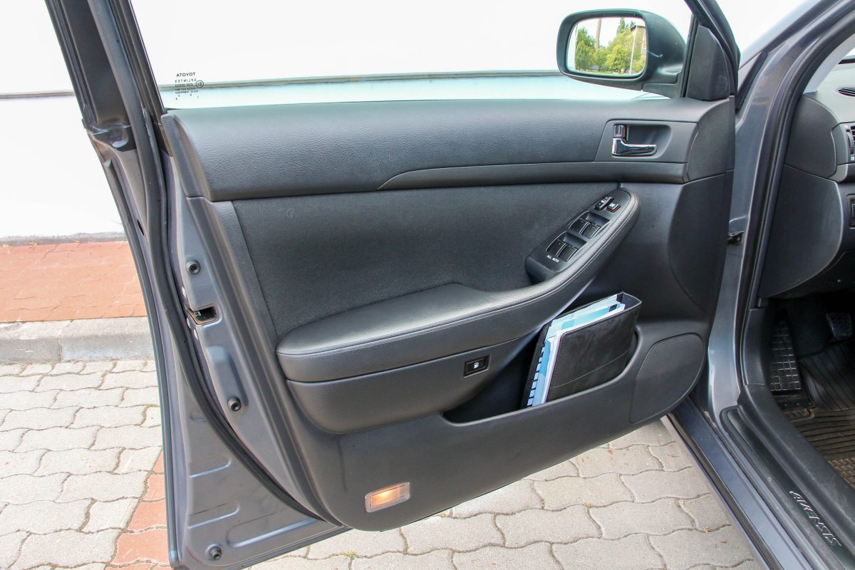 TOYOTA AVENSIS