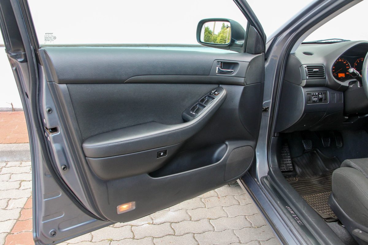 TOYOTA AVENSIS