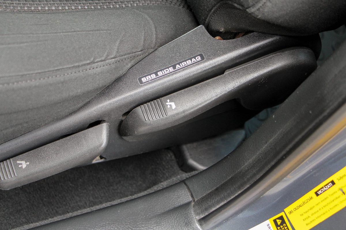 TOYOTA AVENSIS