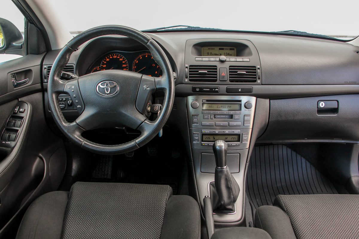 TOYOTA AVENSIS