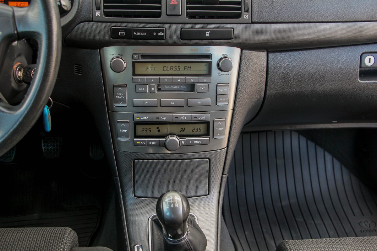 TOYOTA AVENSIS