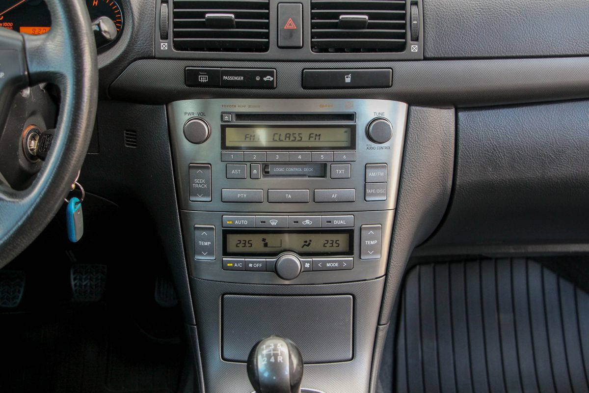 TOYOTA AVENSIS