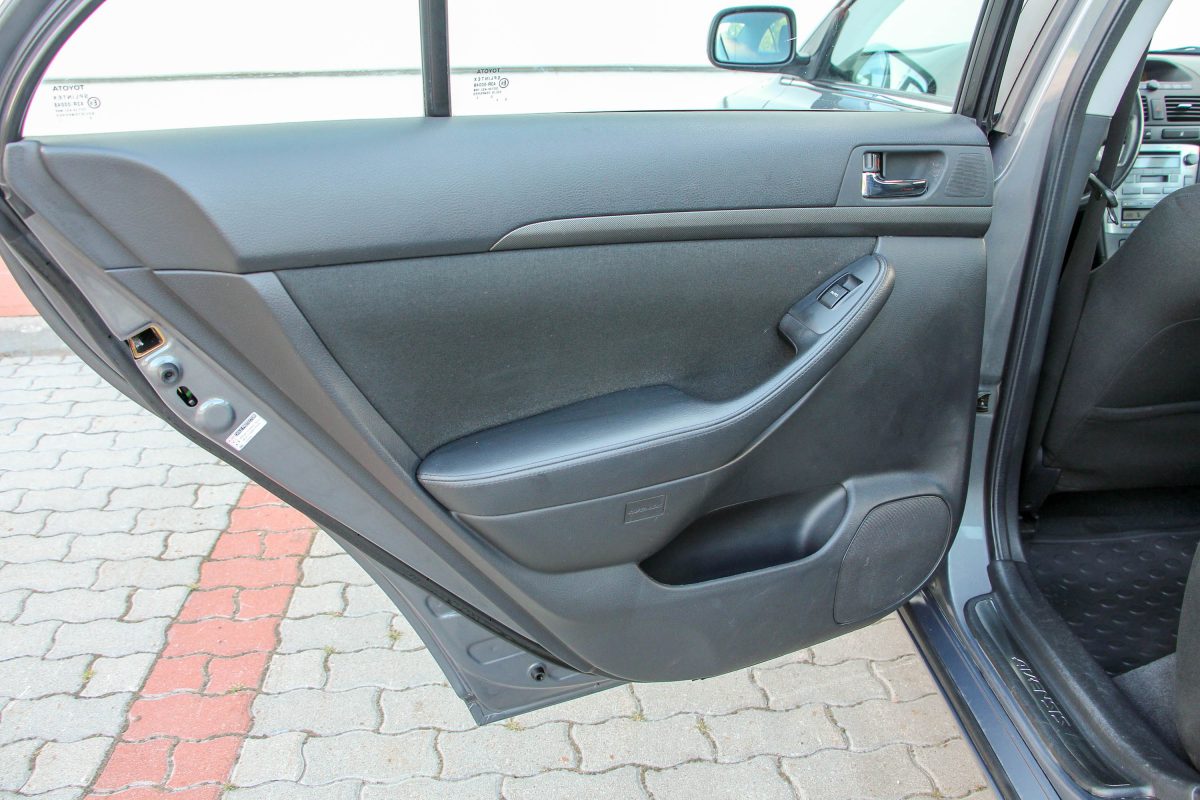 TOYOTA AVENSIS