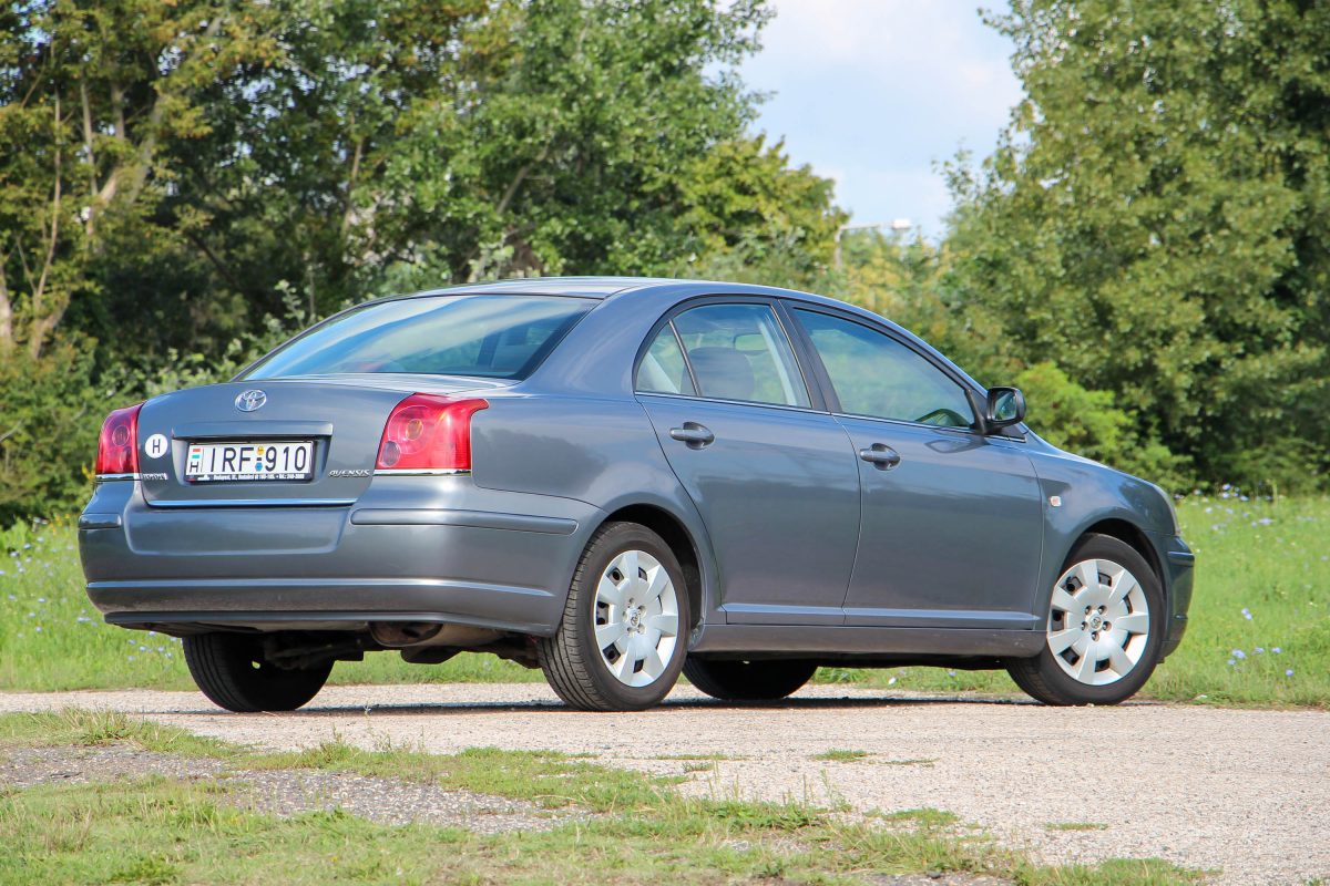 TOYOTA AVENSIS