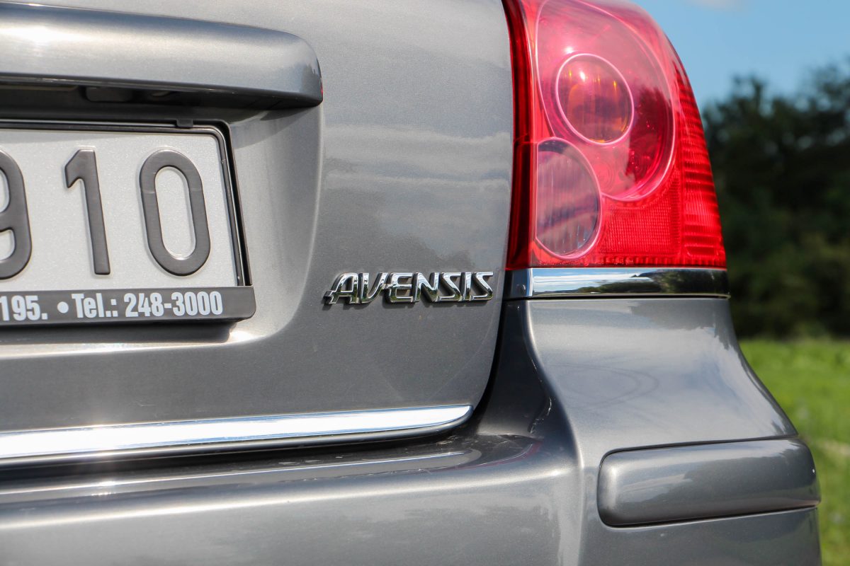 TOYOTA AVENSIS