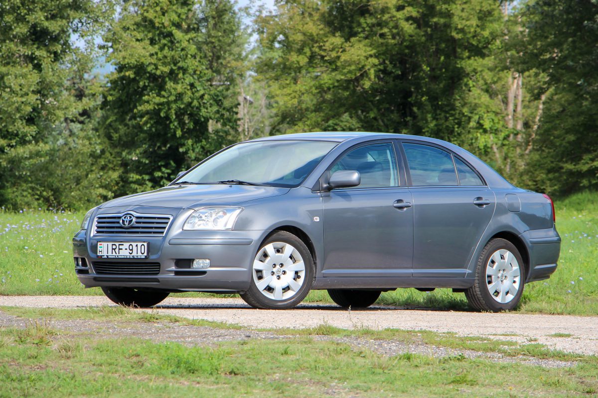 TOYOTA AVENSIS
