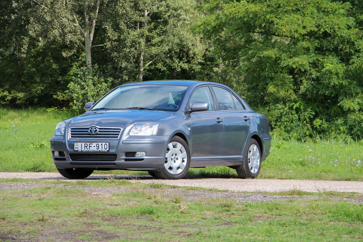 TOYOTA AVENSIS