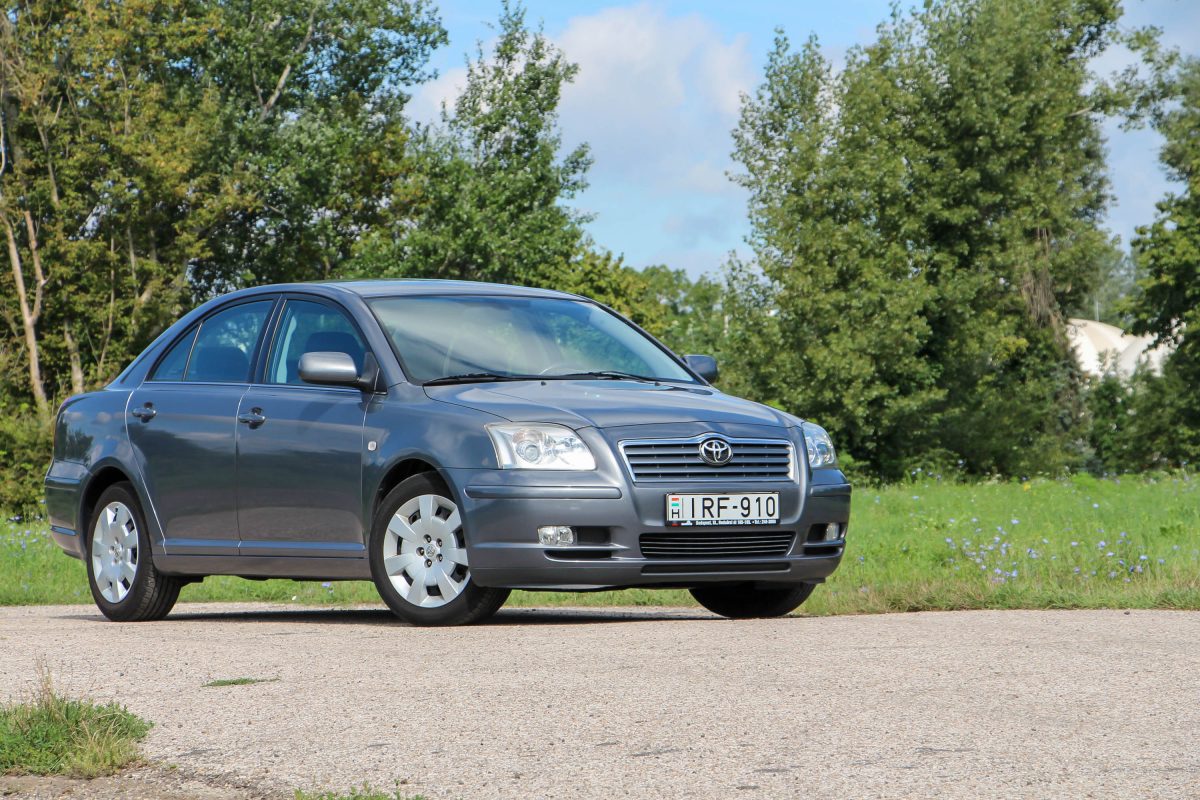 TOYOTA AVENSIS