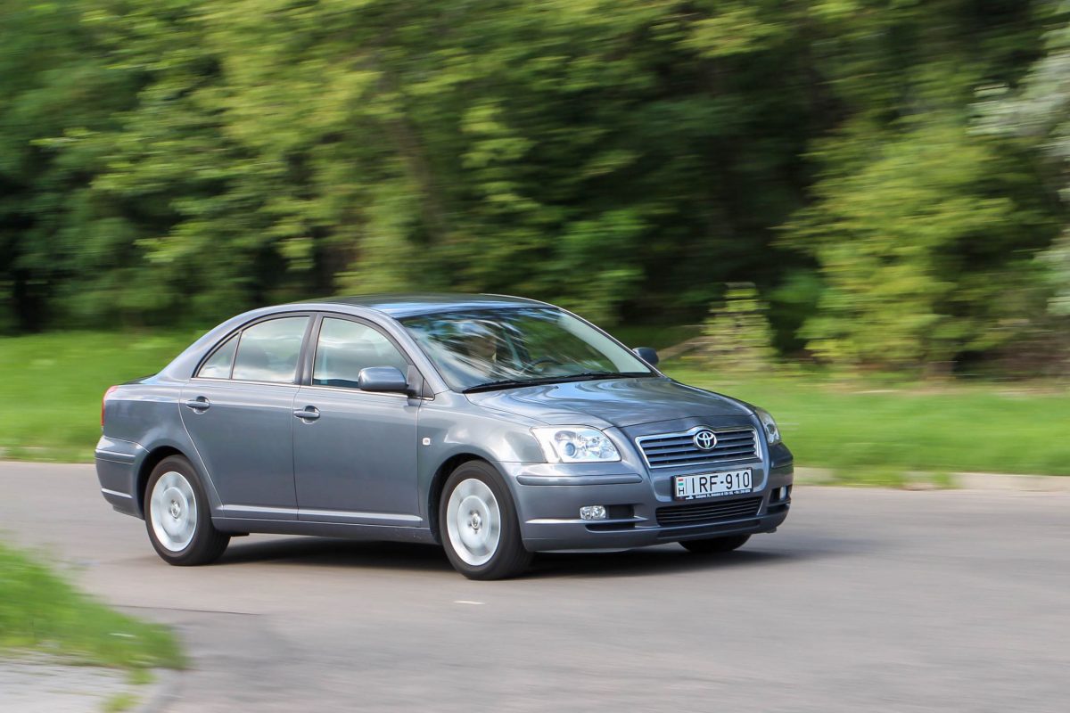 TOYOTA AVENSIS