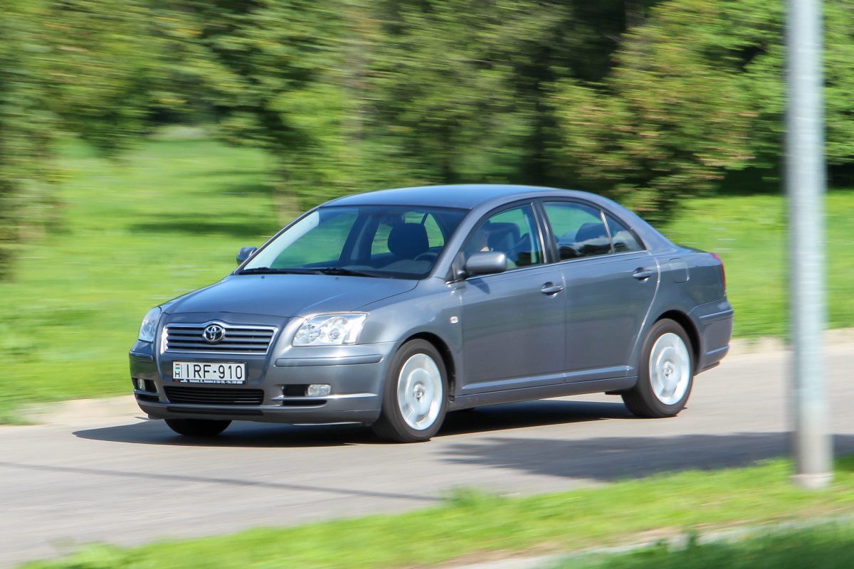 TOYOTA AVENSIS