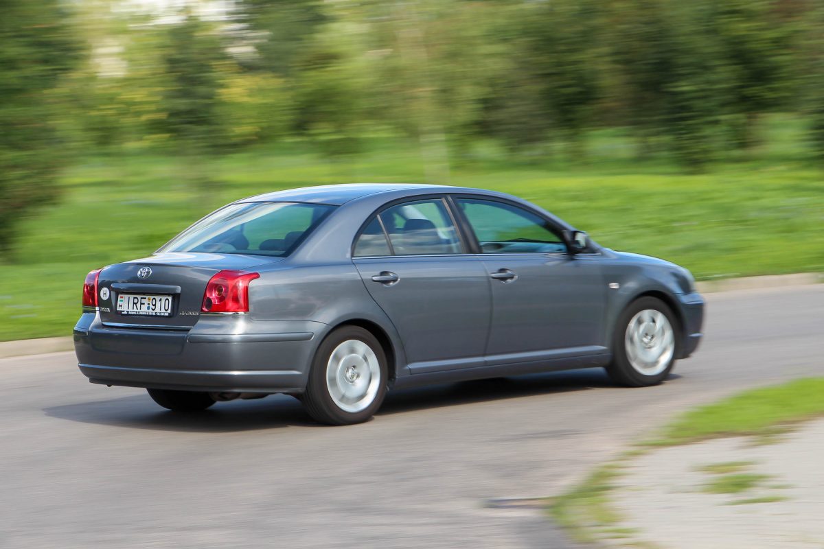 TOYOTA AVENSIS