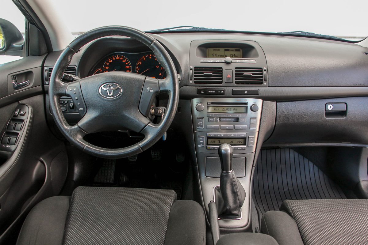 TOYOTA AVENSIS