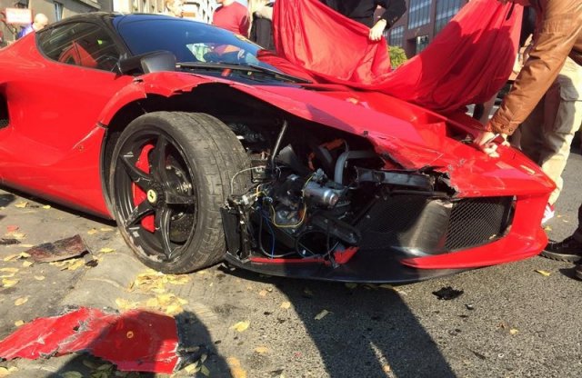 A Váci úti törött Ferrari darabjai új éltre kelhetnek