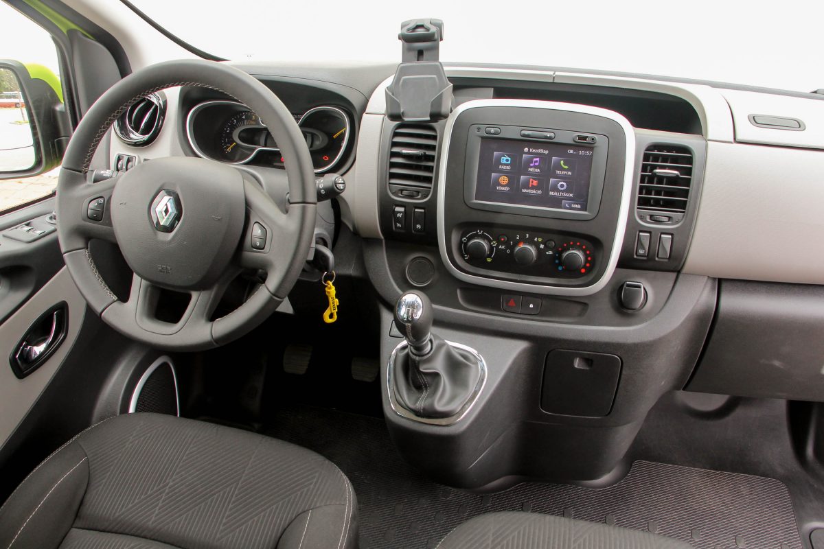 RENAULT TRAFIC