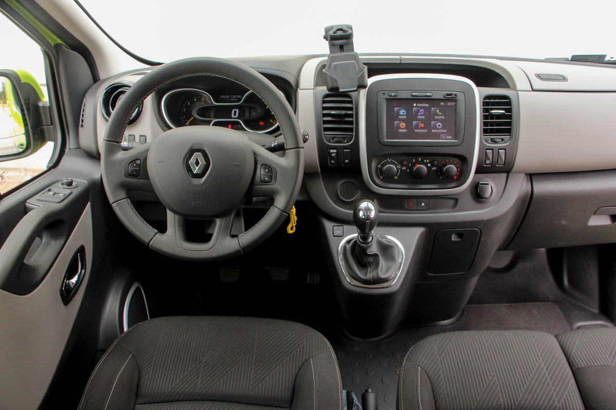 RENAULT TRAFIC