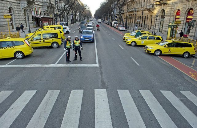 Elkobozhatják az Uberezők rendszámát