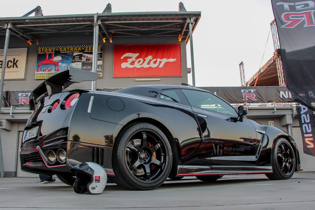 NISSAN GT-R
