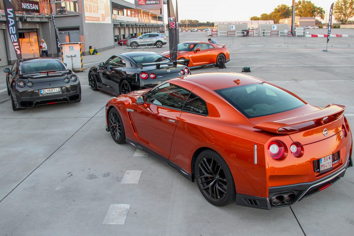 NISSAN GT-R