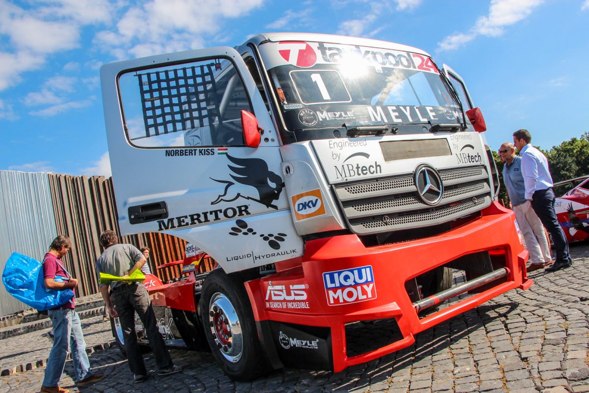 MERCEDES-BENZ