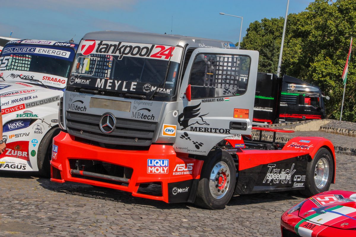 MERCEDES-BENZ