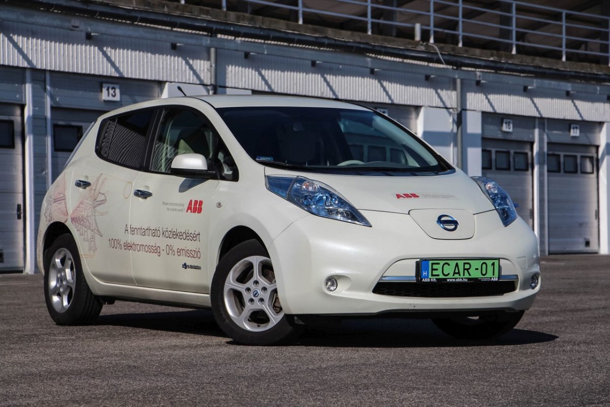 NISSAN LEAF