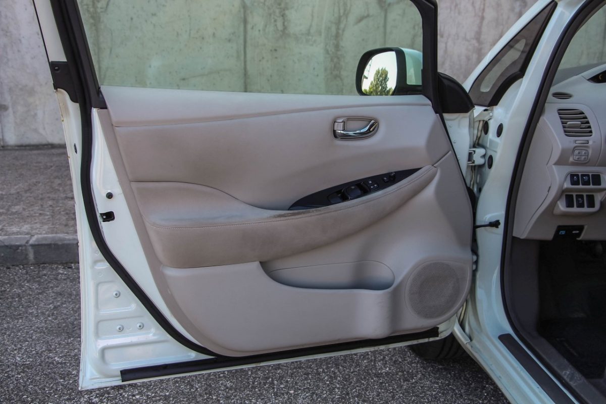 NISSAN LEAF