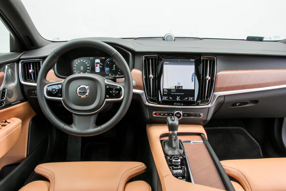 VOLVO S90