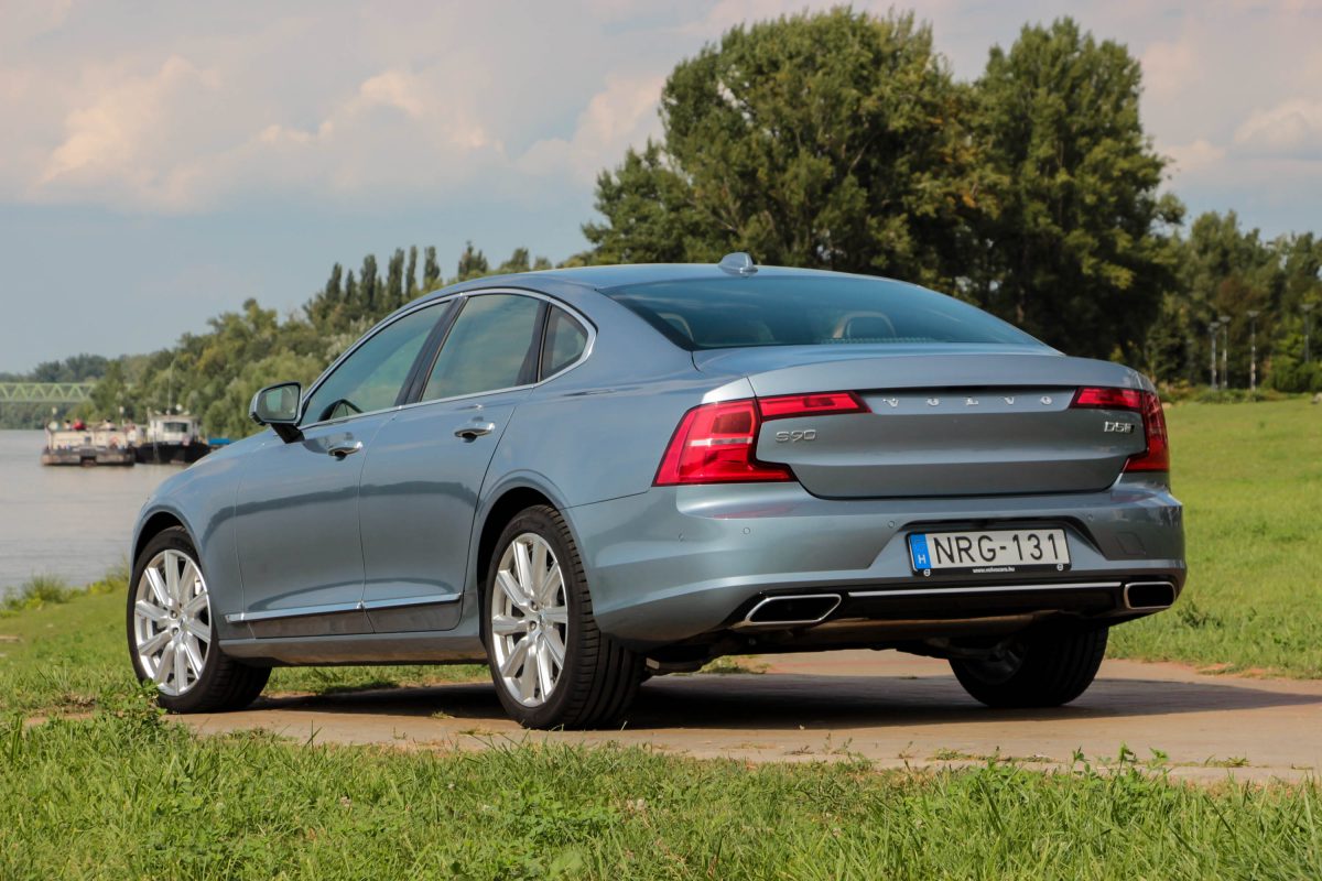 VOLVO S90