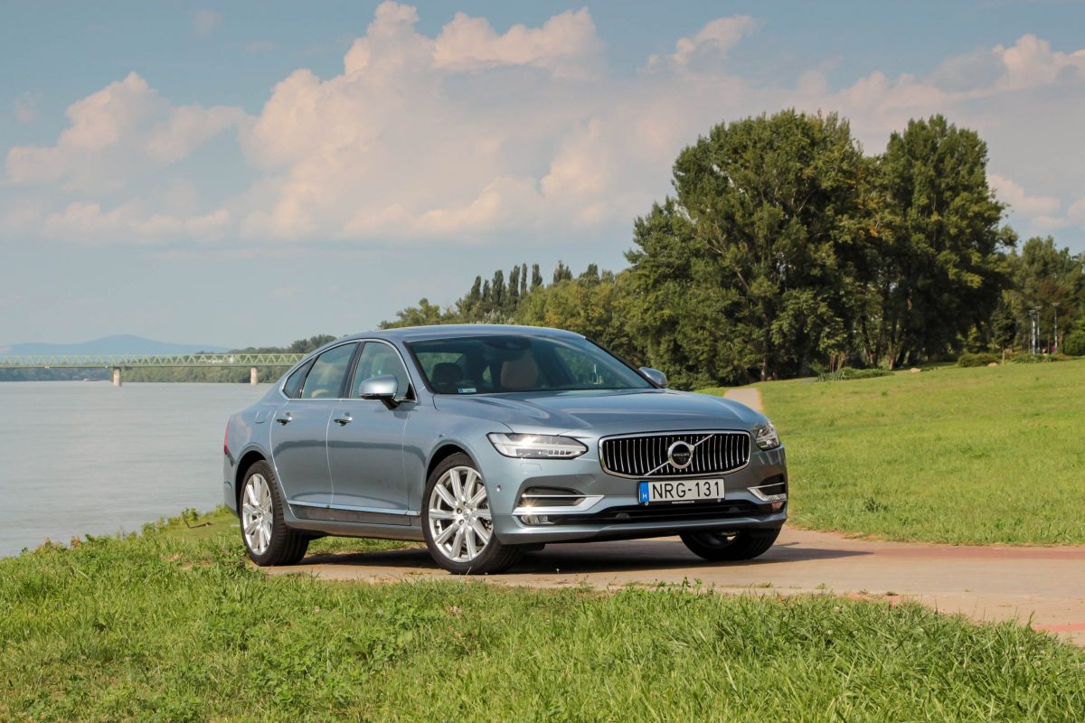 VOLVO S90