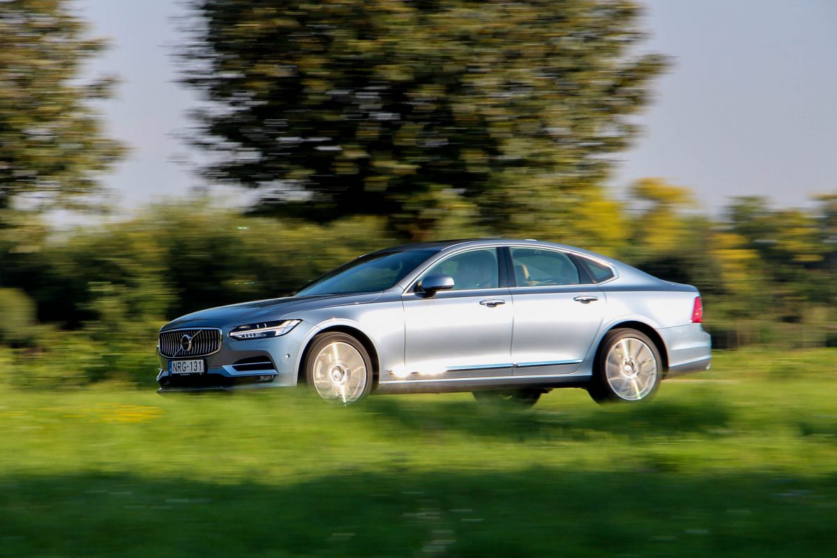 VOLVO S90