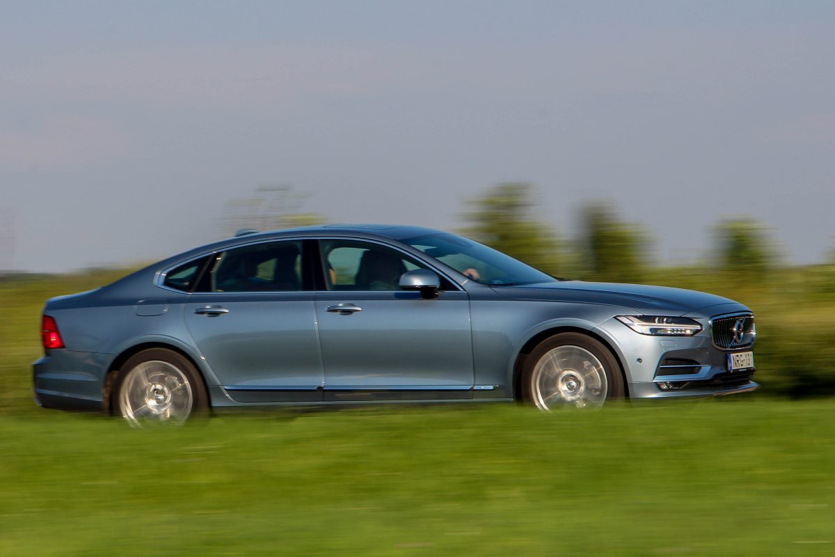 VOLVO S90
