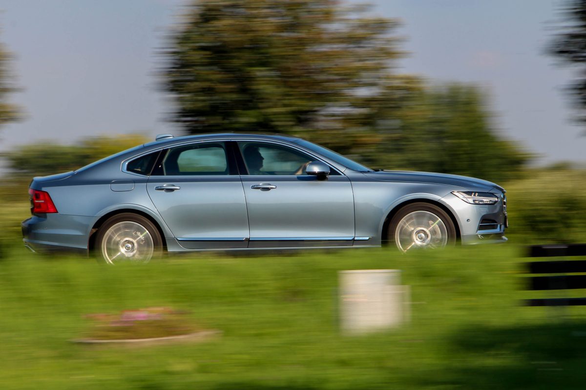 VOLVO S90